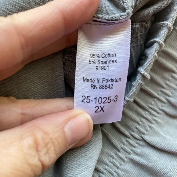 Roaman's BOHO Festival Basic Gray Elastic Waist Capri Lattice Leggings Size 2X - Picture 6 of 7